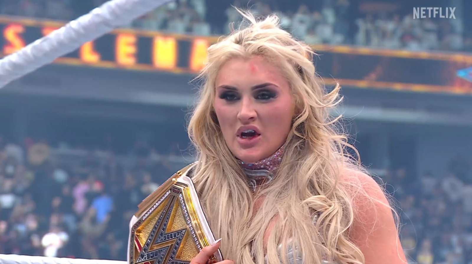 Tiffany Stratton bests Charlotte Flair to retain WWE Women's ...