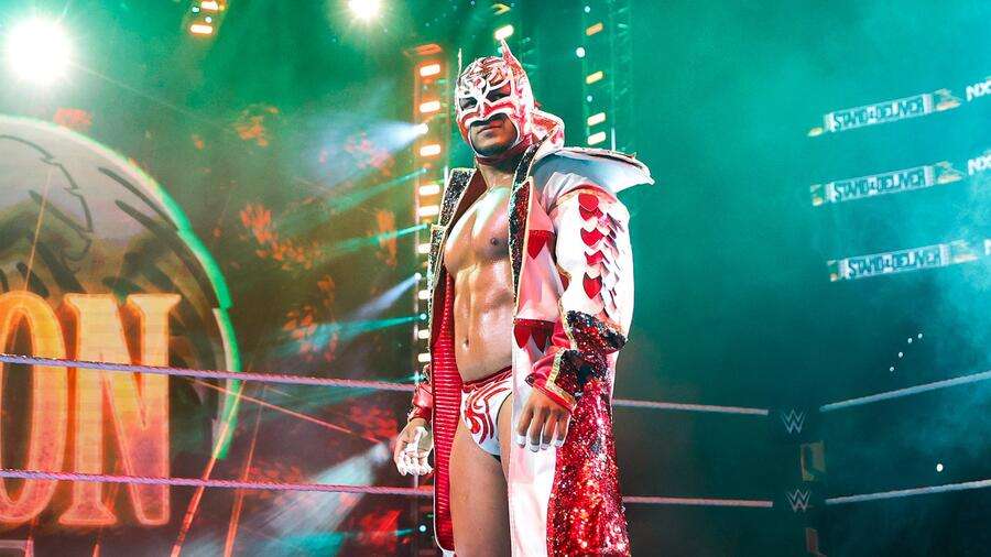 Dragon Lee renueva contrato con WWE